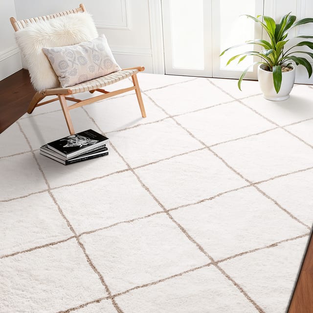VEVOR Kurzflor Teppich 3048 x 2438 mm, kuscheliger Wohnzimmerteppich, Bodenteppich für Wohnzimmer, Schlafzimmer, Arbeitszimmer, fusselfrei und mit rutschfester TPR-Unterseite, weiß