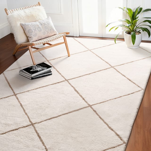 VEVOR Kurzflor Teppich 2743x1829 mm, kuscheliger Wohnzimmerteppich, 20 mm Florhöhe, Bodenteppich für Wohnzimmer, Schlafzimmer, Wintergarten, fusselfrei und mit rutschfester TPR-Unterseite, weiß