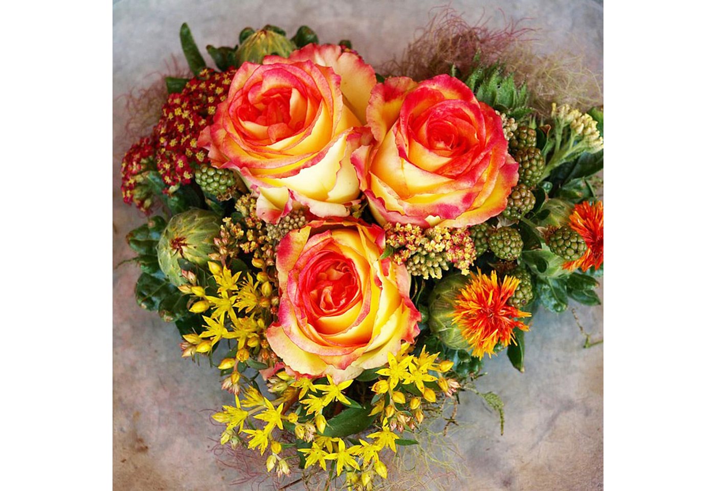 com-four Bastelmoos Steckmasse für Blumengestecke in Herzform, (1-tlg), Steckschwamm zum Basteln für Hochzeit, Ostern und Geburtstag