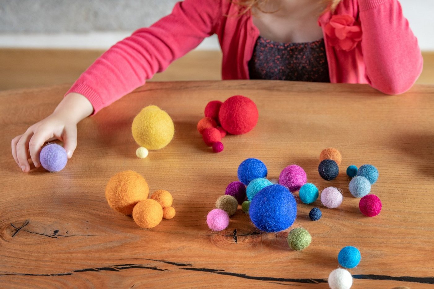 naturling Bastelperlen bunte Filzkugeln Pompons in verschiedenen Farben & Größen, 45 Kugeln verschiedener Größen Bild 4