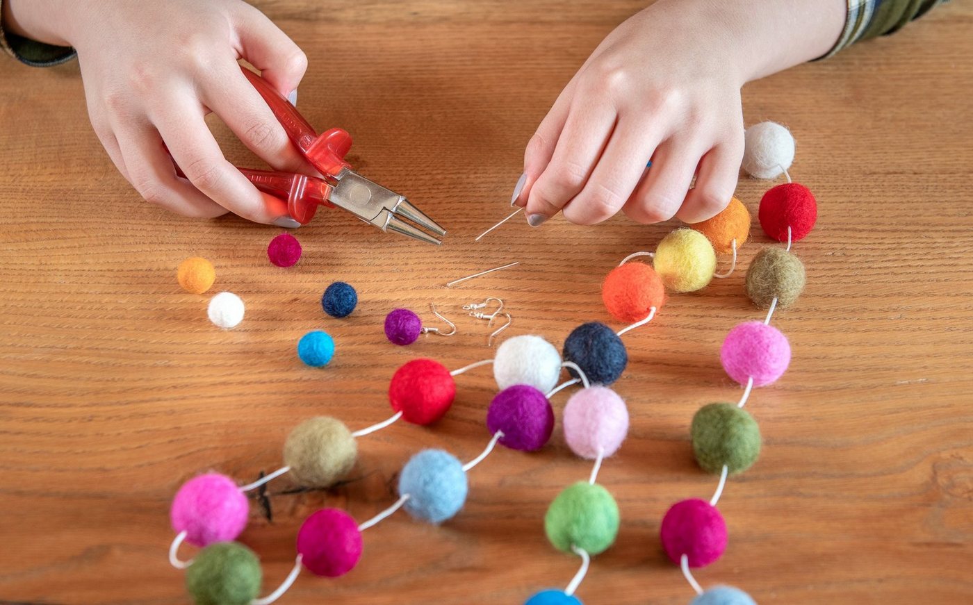 naturling Bastelperlen bunte Filzkugeln Pompons in verschiedenen Farben & Größen, 45 Kugeln verschiedener Größen Bild 5