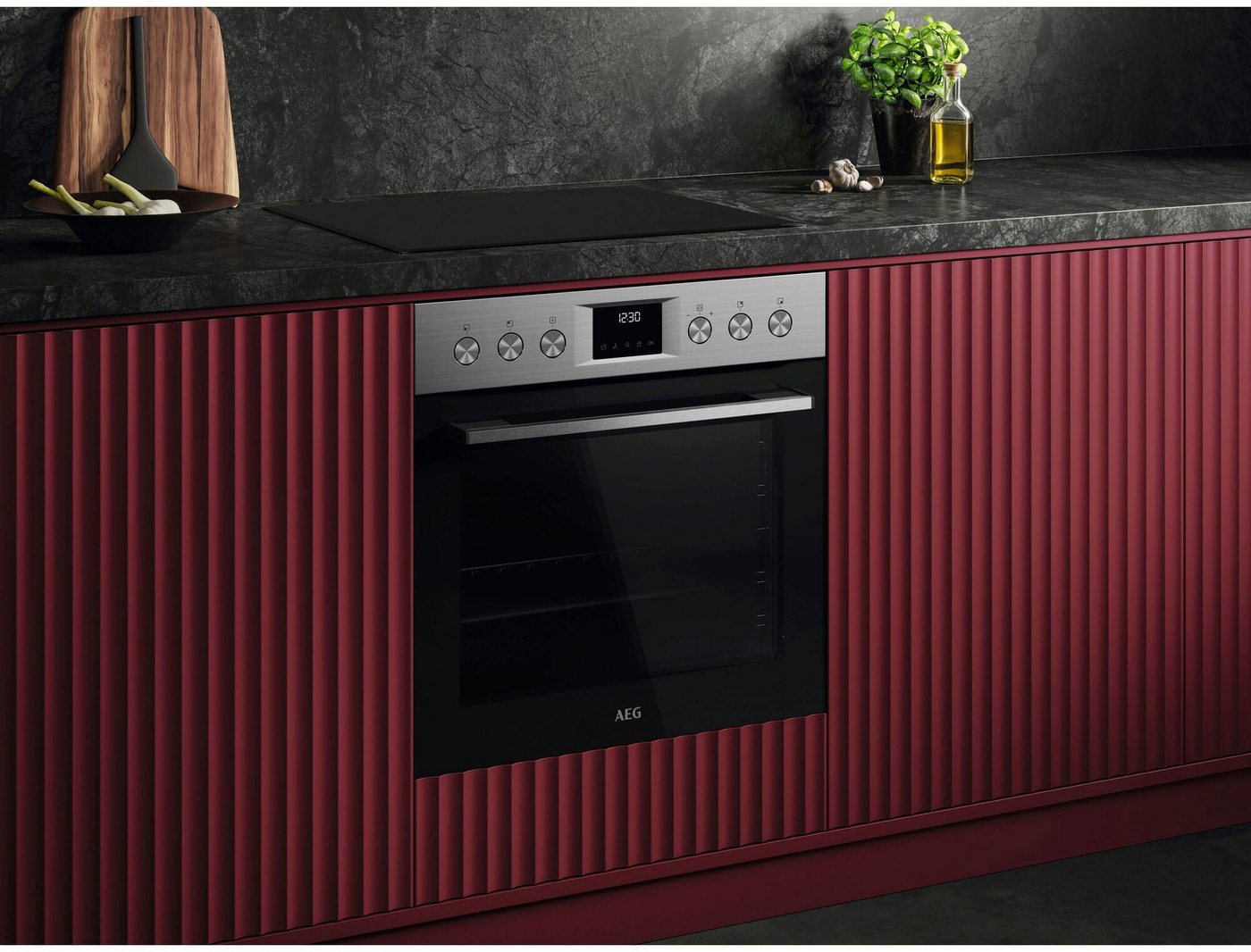 AEG Elektro-Herd-Set Serie 5000 OO11HSM, Aqua Clean, Gleichmäßiges Garen auf 3 Ebenen - ideal für Mehrblech‑Backen Bild 2