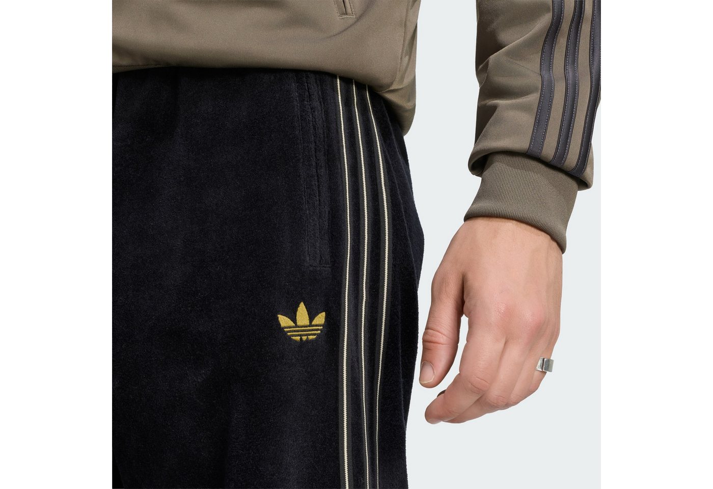 adidas Originals Trainingshose FIREBIRD TRAININGSHOSE, VELOURS (1-tlg) Bild 2