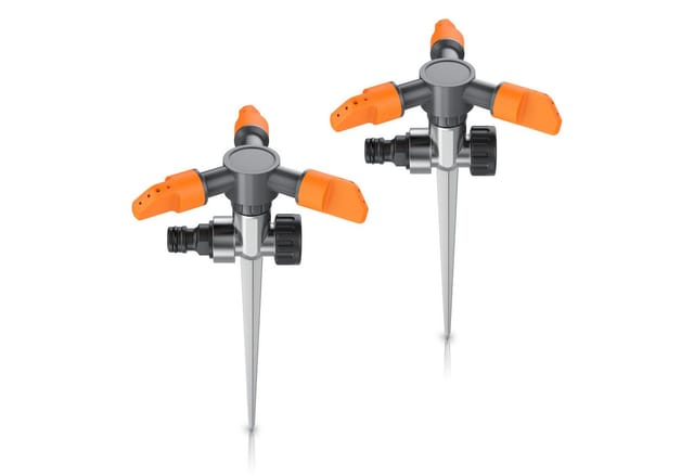 Brandson 2x Kreisregner 3-fach Rasensprinkler mit Erdspieß, 360° Flächenregner, Sprühregner, für Flächen bis 150 m², 14 cm lang, 3 Arm Sprinkler, 45° - 90° Winkel, 7m Reichweite, robuster Spike
