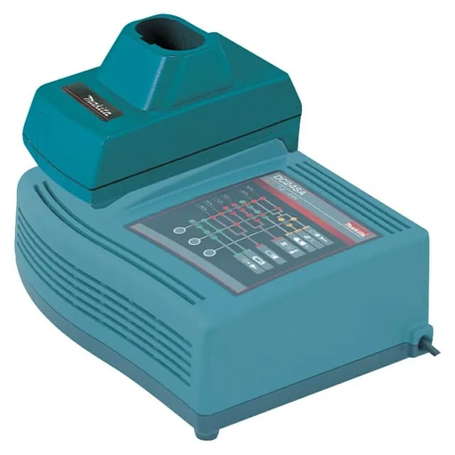 Makita - Ladeschachtadapter ADP04, Ni-MH, 7,2–18 v Ni-MH • 7,2 – 18 v • ADP04