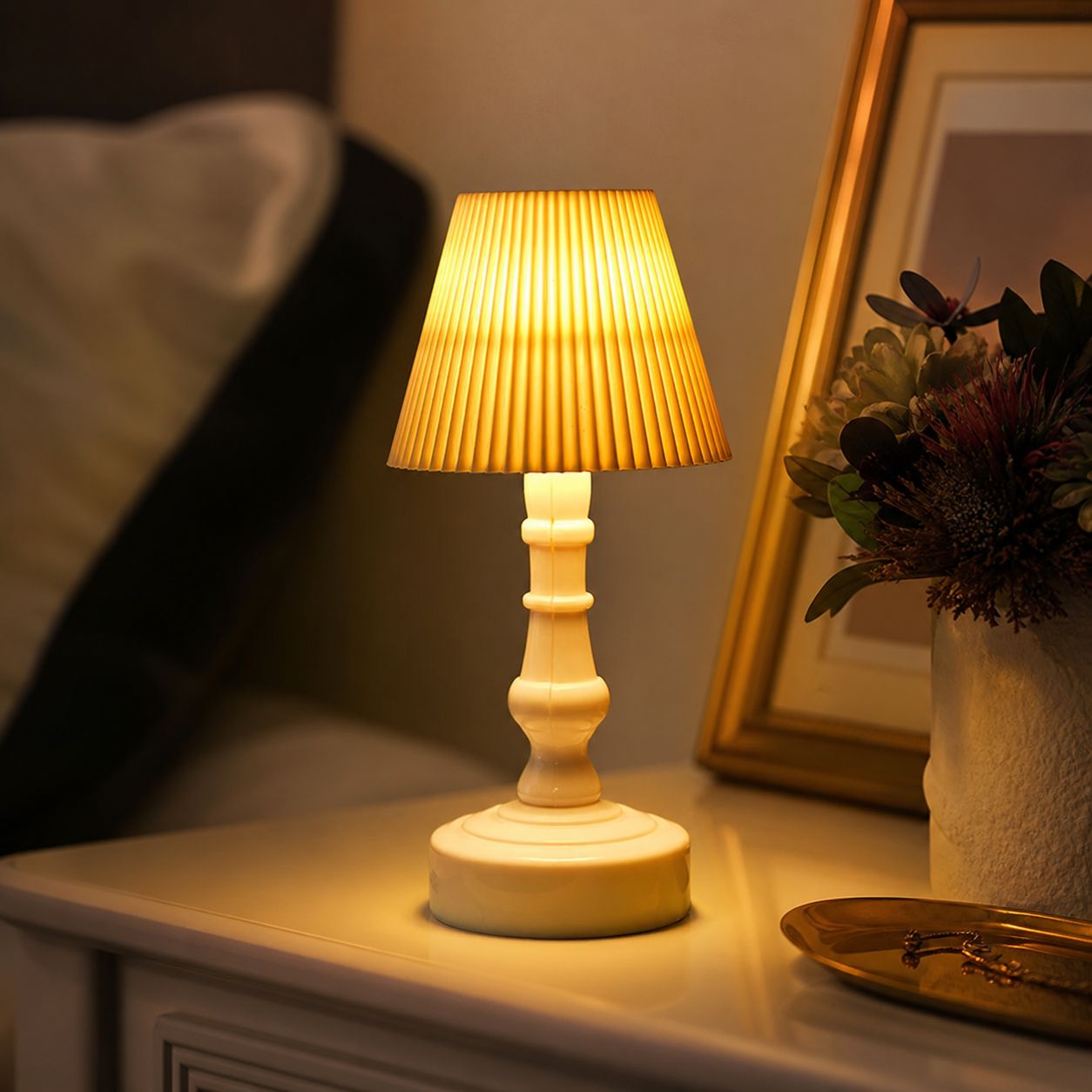 Europäische Led-nachtleuchte Im Retro-stil, Elegantes Design Mit Plissiertem Oder Gewelltem Lampenschirm, Dekorative Nachttischlampe Für Schlaf- Und Wohnzimmer