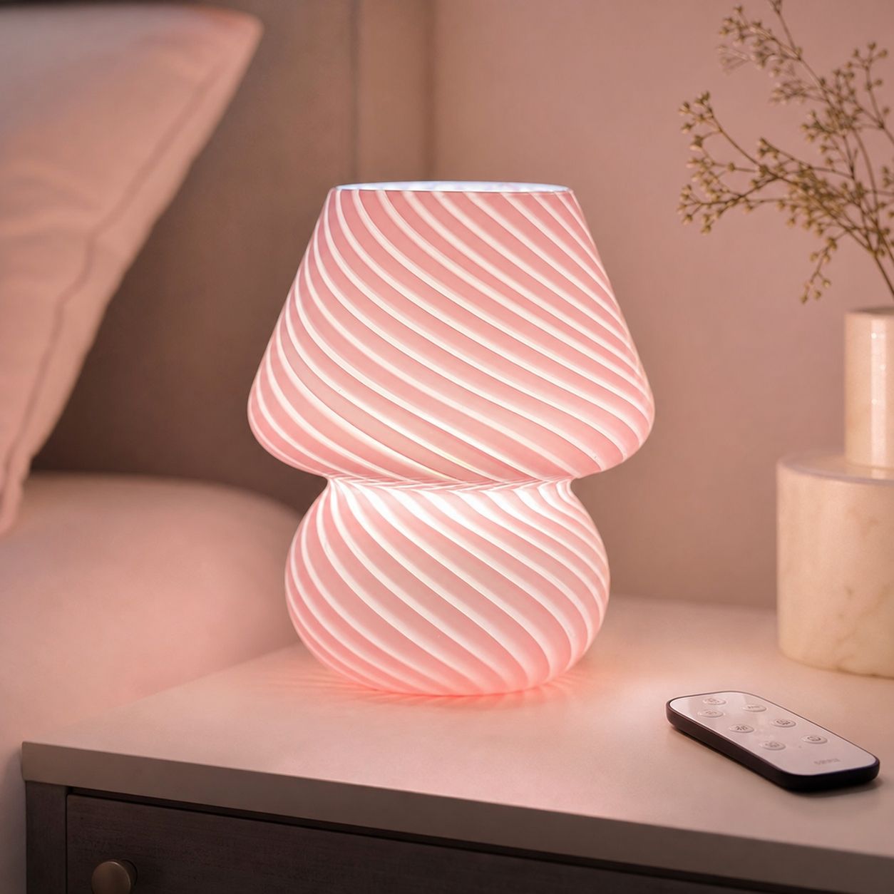 Elegante Retro-tischleuchte Aus Glas Mit Spiralförmigem Muster. Helligkeit Und Farbtemperatur (3000 K–6500 K) Lassen Sich Per Infrarot-fernbedienung Einstellen. Höhe: 19 Cm.