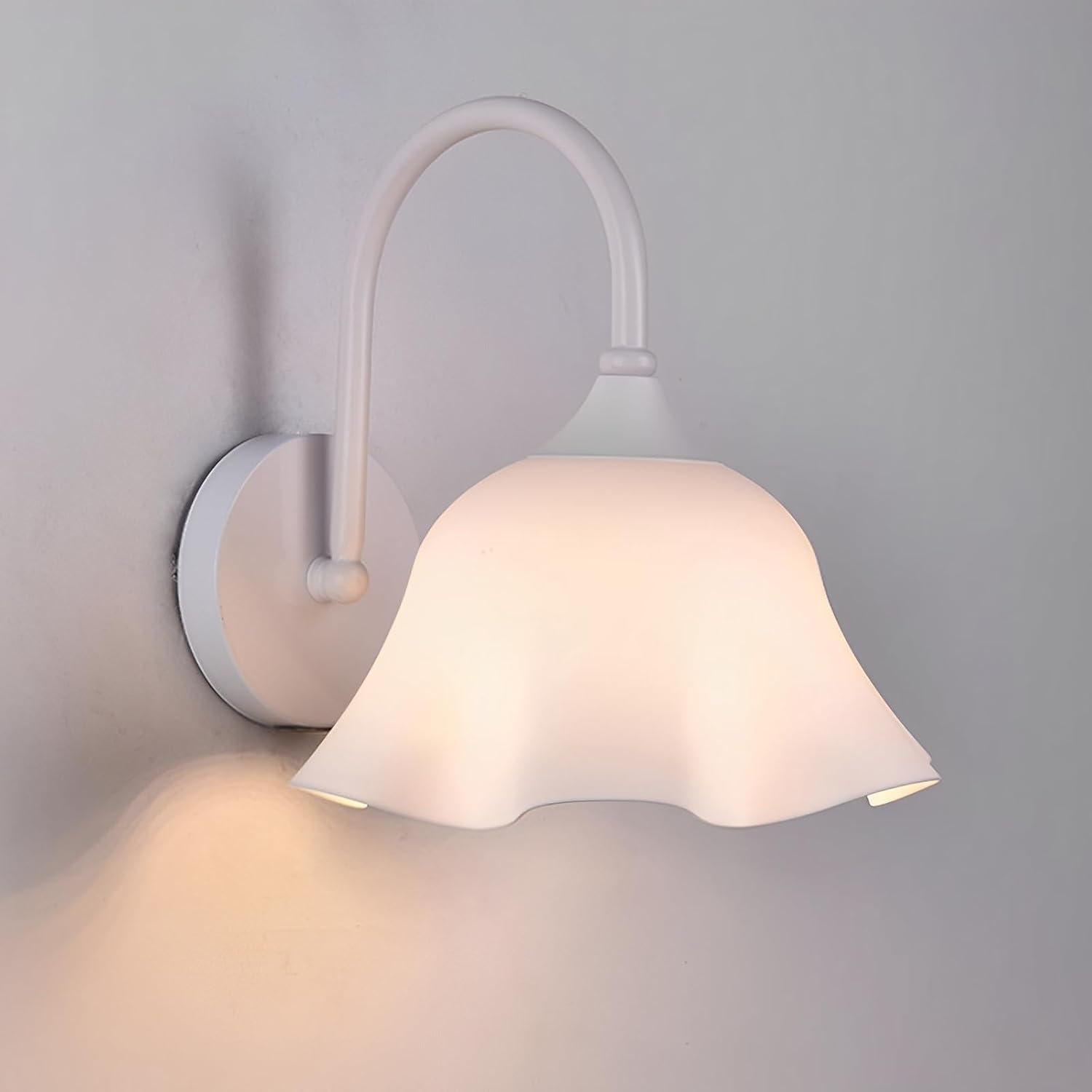 Weiße, Blütenförmige Wandleuchte, E27 9w Glühbirne, Warmweißes Licht, Geeignet Für Schlafzimmer, Wohnzimmer, Flure, Badezimmer Oder Schminktische.