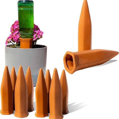 Eine Menge Von 6 Automatischen Arrosage-geräten Auf Dem Boden Eines Rustikalen Stils, Speziell Für Den Garten Konzipiert.