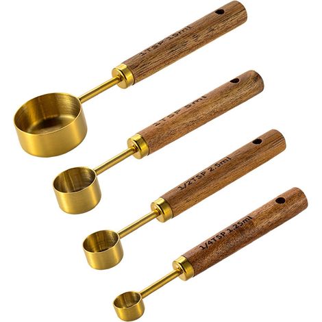 Set Aus 4 Tassen Zum Messen Empilierbarer Tassen Und Küchenmessern Mit Vielen Holzstücken Für Die Konditorei.