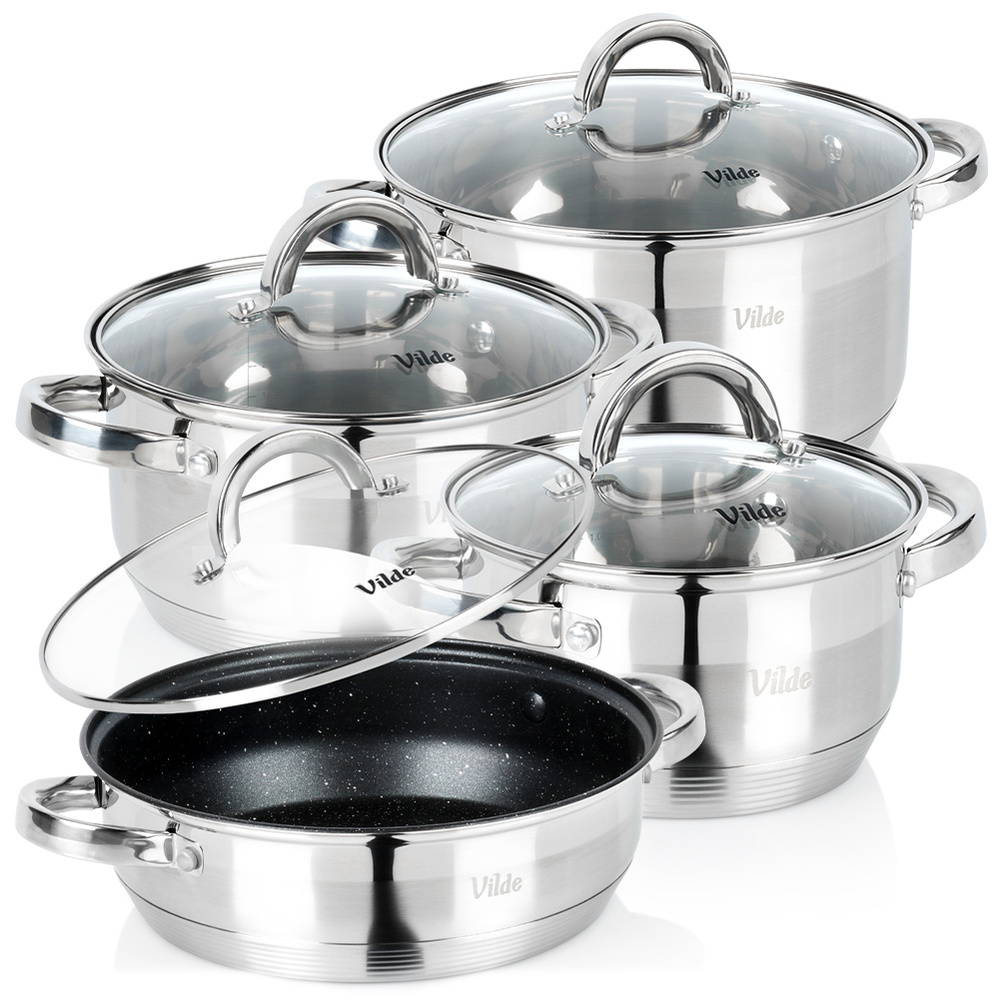 Set Aus Stahltöpfen Mit Glasdeckeln Und Edelstahl-bratpfannen, 3-teilig.