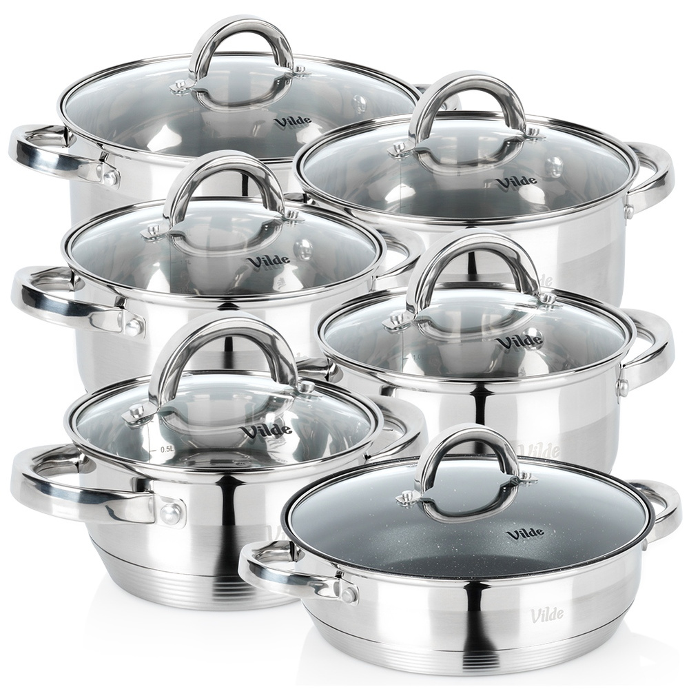 Set Aus Stahltöpfen Mit Glasdeckeln Und Edelstahl-bratpfannen, 6-teilig.