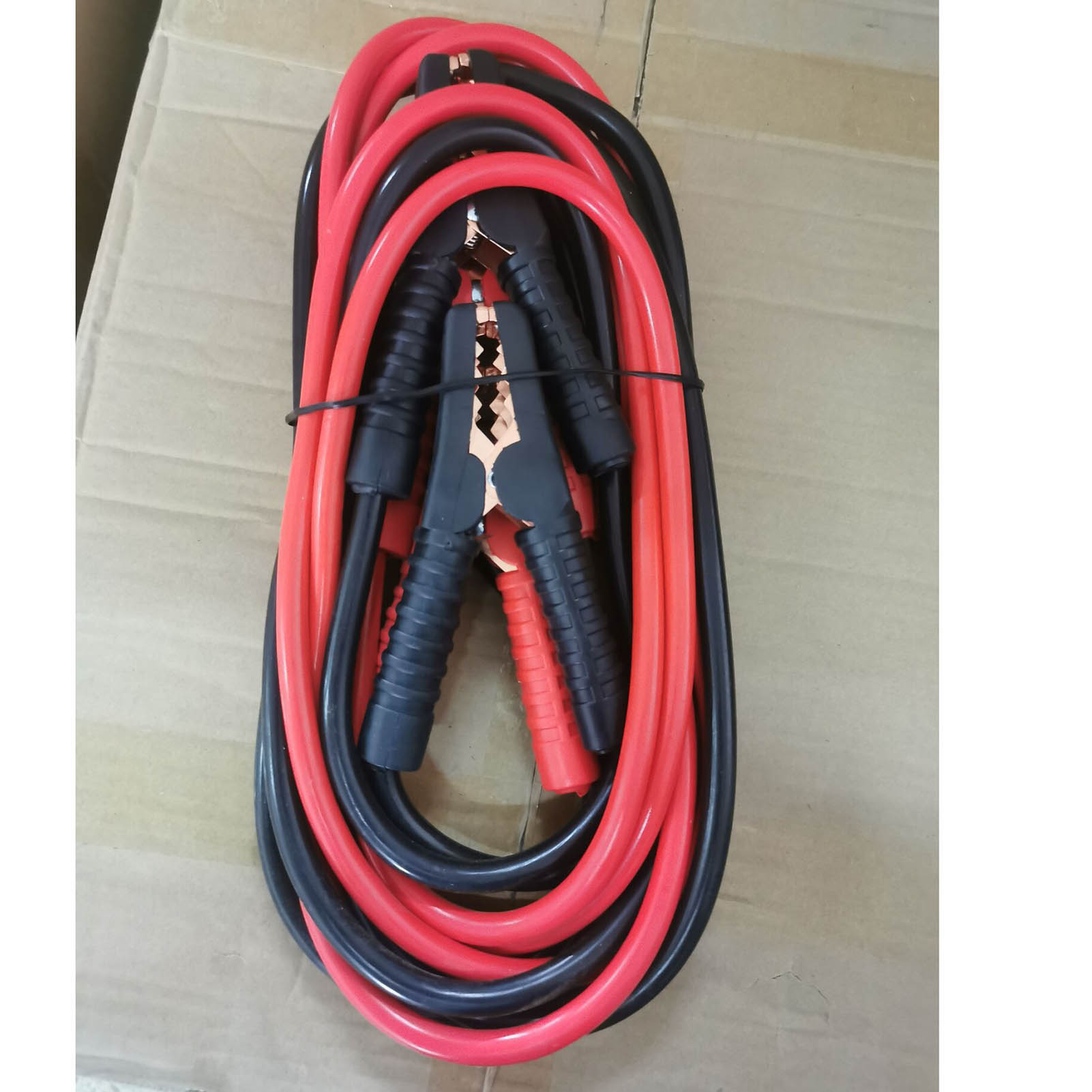Hochleistungsfähige, Professionelle Starthilfekabel Für Kraftfahrzeuge. Länge: 4 Meter (13,12 Fuß), Leistung: 2000 A.