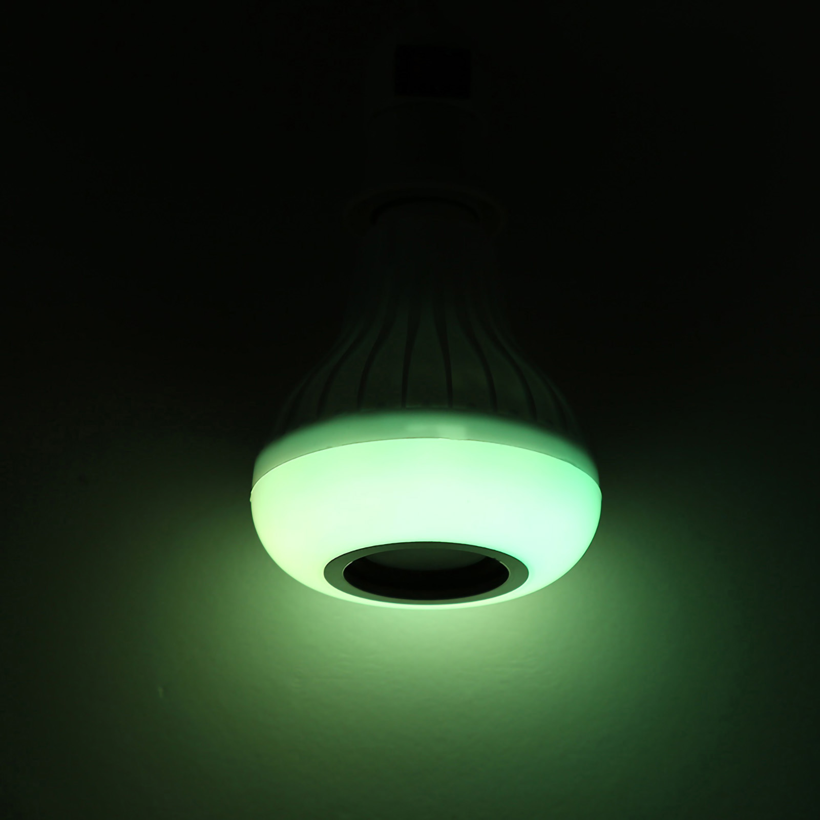12-watt-rgb-led-lampe Mit Kabellosem Bluetooth-lautsprecher Und Fernbedienung Zum Musikhören.