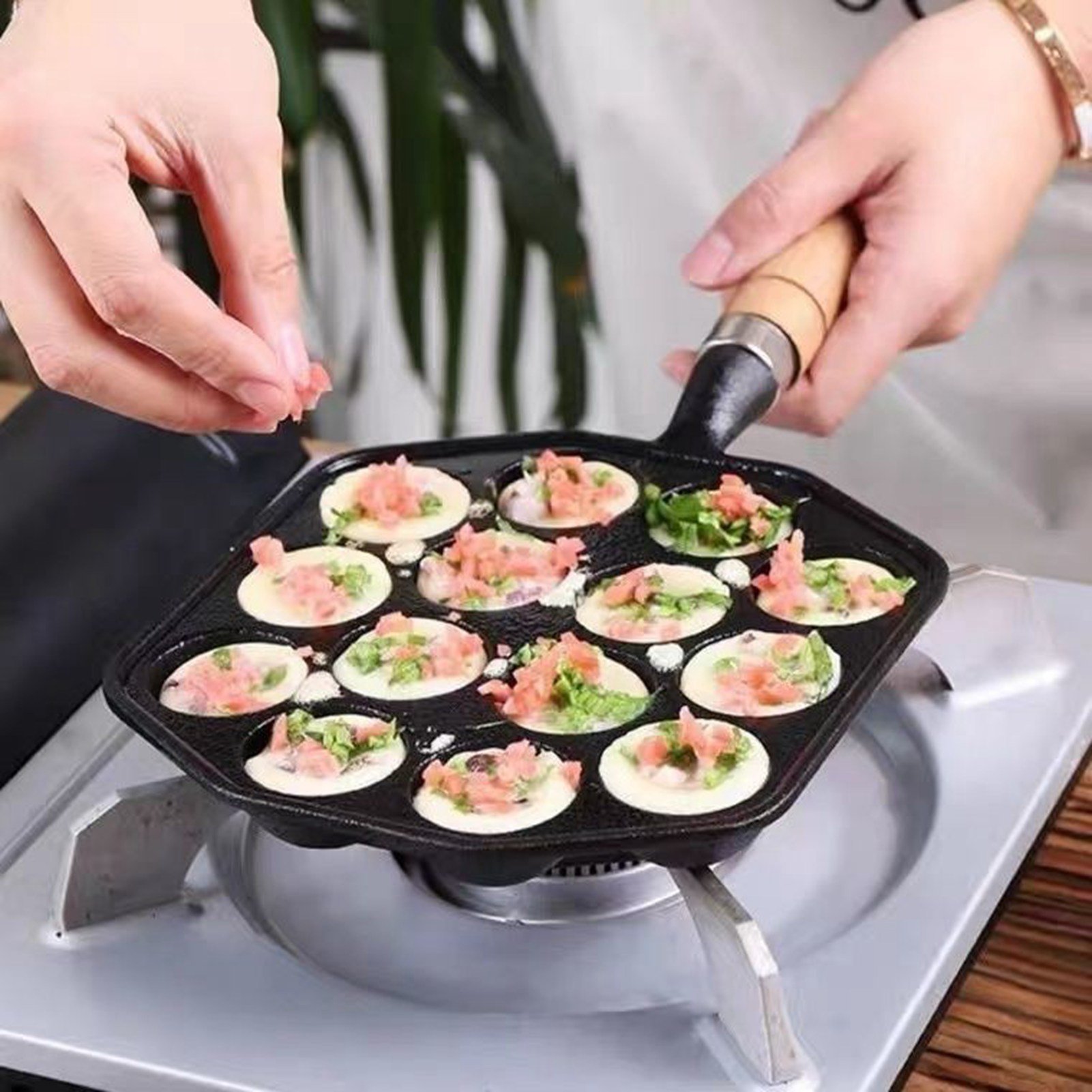 Antihaftbeschichtete Takoyaki-pfanne Aus Gusseisen Mit 14 Mulden, Inklusive Oktopus-teigtaschenform Mit Abnehmbarem Griff Zum Zubereiten Von Pfannkuchen Zu Hause