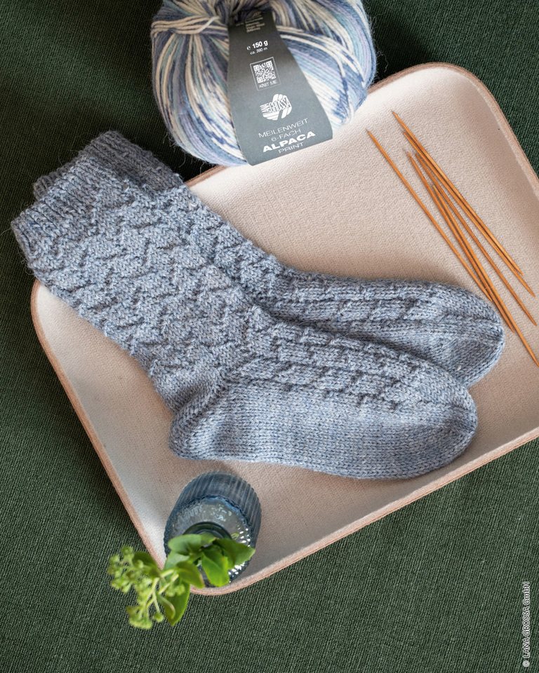 LANA GROSSA MEILENWEIT 6-FACH 150 g UNI 6-fach Sockenwolle für warme Füße Häkelwolle, 390 m (Nadelstärke 3 bis 4 mm für viele Muster und Strickideen, Warme und strapazierfähige 6-fach Sockenwolle), 150 g Bild 3
