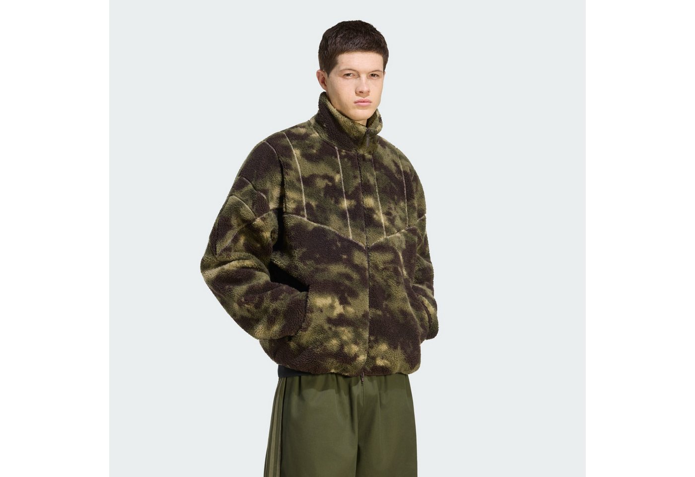 adidas Originals Trainingsjacke CAMO POLARFLEECE TRAININGSJACKE (1-St) Bild 2