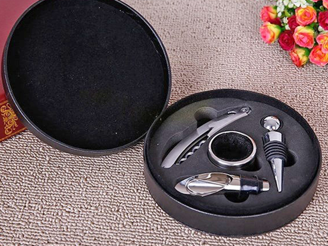 Set Mit 4 Runden Weinöffnern Als Küchenaccessoires