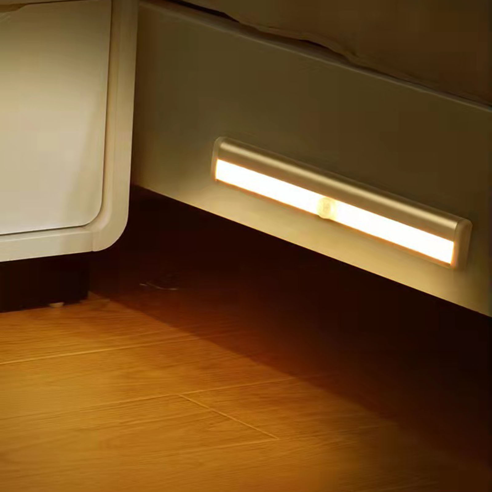 Lange Led-lichtleiste Mit 10 Leds, Timer, Dimmbar, Batteriebetrieben, Fernbedienung Und Intelligenter Magnetbeschichtung.
