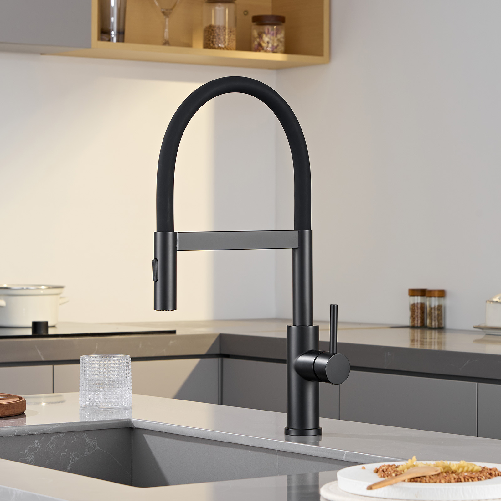 Cecipa Max Flexibler Küchenwasserhahn Magnet-küchenarmatur 360° Schwenkbar, Ausziehbarer Wasserhahn Mit Einhebelmischer & 2-strahlen, Schwarz Matt, Hochdruck