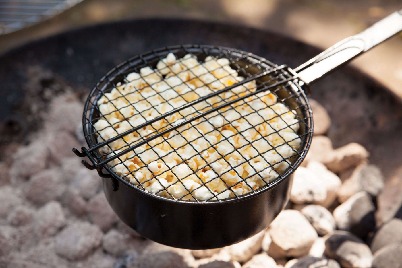 degawo Feuerschale Popcorn Pfanne fürs Lagerfeuer mit langem Griff aus Karbonstahl Bild 5