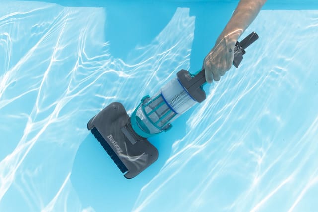 Wiederaufladbarer Poolsauger Aquagrip - Bestway