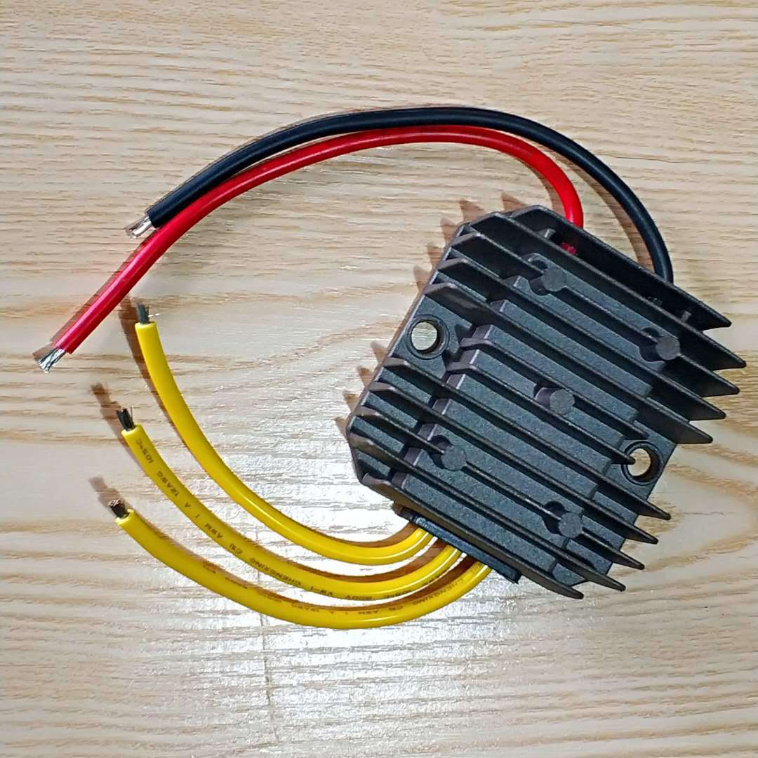 Ausgestattet Mit Einem Eingebauten Wasserdichten 12v 300w Drehstrom-wechselstrom-laderegler Für Permanentmagnet-windkraftanlagen.