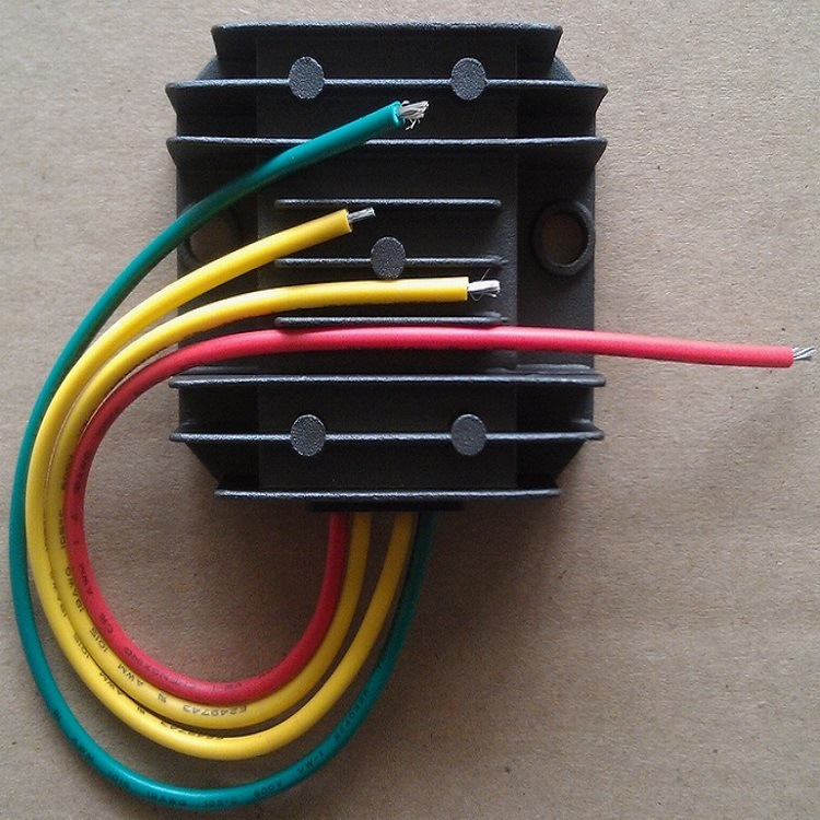 Ausgestattet Mit Einem Integrierten Wasserdichten 12v 100w Ac Einphasen-lithium-batterie-laderegler Für Windkraftanlagen.