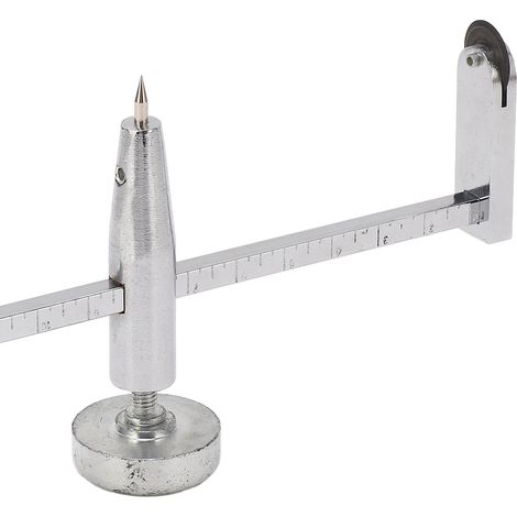 Kreisschneidende Öffnung Für Gipskartonplatten, Gipssäge Mit Stahlschaft Und Verstellbarem Drehpunkt, Professionelles Werkzeug Für Trockenbauarbeiten.