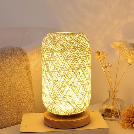 Beigefarbene, Personalisierte, Dimmbare Led-nachttischlampe Mit Holz- Und Rattan-anhänger Und Hanfkugeln Für Den Nachttisch.