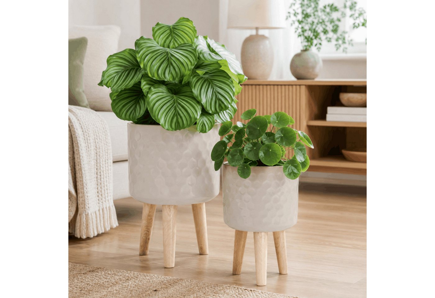 matches21 HOME & HOBBY Blumentopf Blumentöpfe 2er Set Beige Ø 24,5 x 42 cm & 28 x 43 cm mit Füßen (2 St), Übertöpfe aus Metall mit Holz Beinen Bild 3
