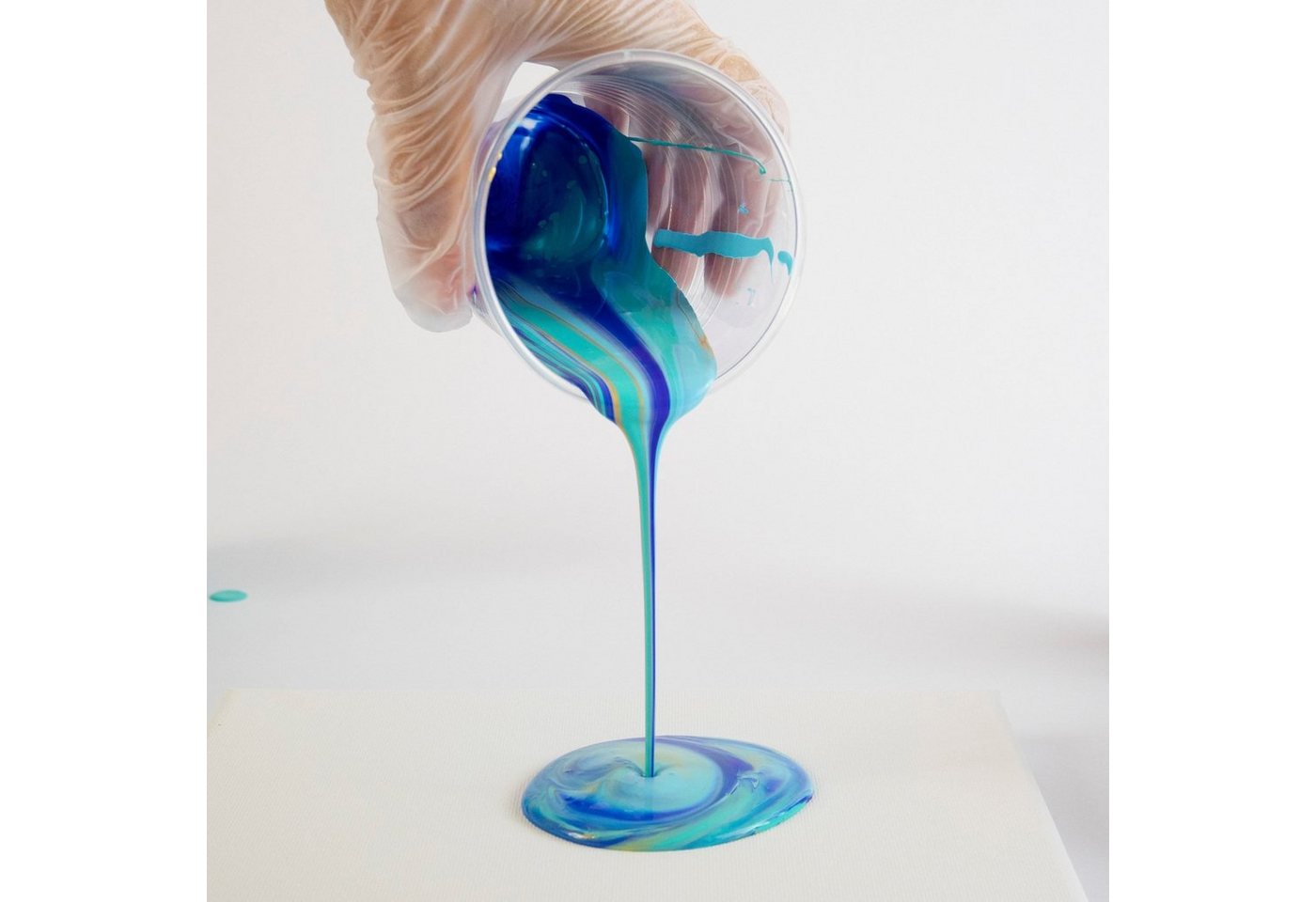 Mont Marte Bastelfarbe PREMIUM Pouring Acrylfarbe, Gieß-Acryl, je 4 x 120 ml, diverse Sets, Untereinander vermischbar & bereits mit Pouring Medium vorgemischt