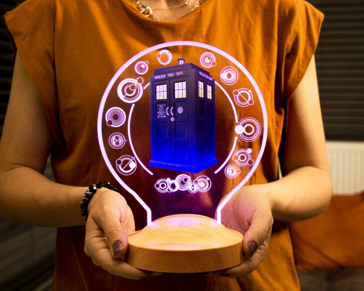 Geschenkelampe LED Nachttischlampe Tardis DR WHO 3D UV-Druck Nachtlicht Zimmer Deko, Leuchte 7 Farben fest integriert, Geburtstagsgeschenk für Freunde, Mädchen, Jungen Bild 5