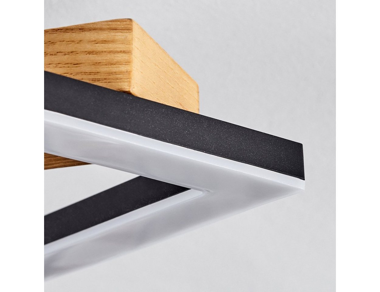 hofstein Deckenleuchte »Stoccareddo« Deckenlampe, Metall/Holz/Kunststoff, Schwarz/Natur/Weiß, 3000 Kelvin, Leuchte mit Balken aus Echtholz, 1150 Lumen, 1xLED 19 Watt Bild 5
