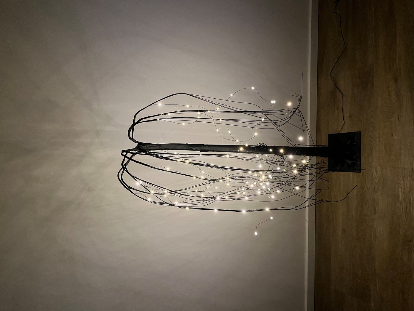 Nipach LED Baum Weidenbaum Trauerweide Deko-Baum 96 LED warm weiß schwarz 150 cm Timer, LED fest integriert, Warmweiß Bild 3