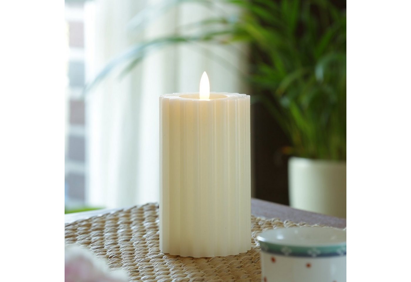 MARELIDA LED-Kerze Liv Echtwachs gerillt mit Rillen flackernd H: 14,5cm Timer creme, LED Classic, warmweiß (2100K bis 3000K) Bild 2
