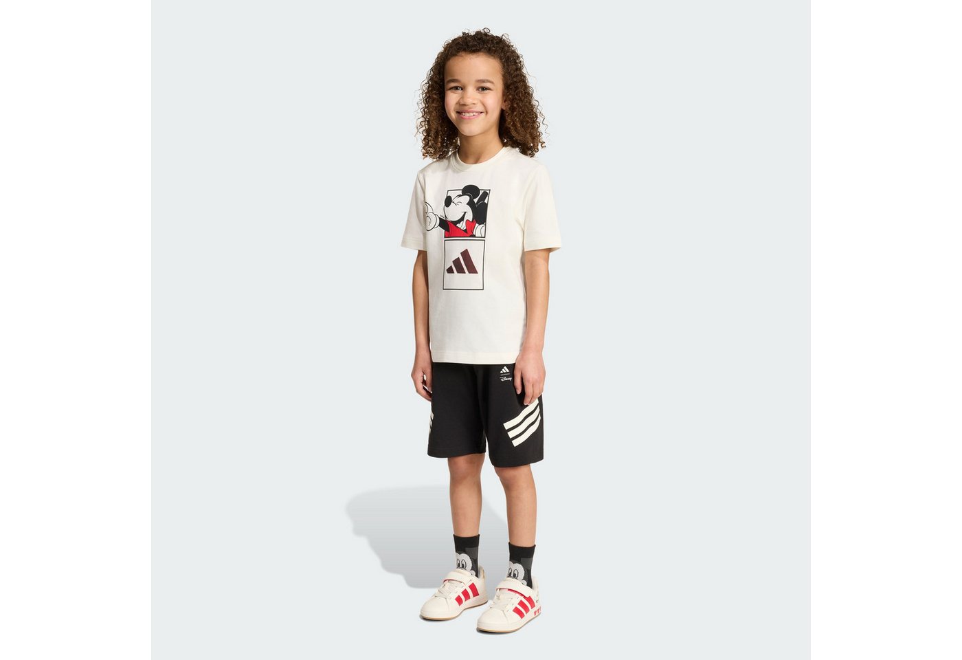 adidas Sportswear Trainingsanzug ADIDAS DISNEY MICKY MAUS SET, T-SHIRT UND SHORTS (1-tlg) Bild 2