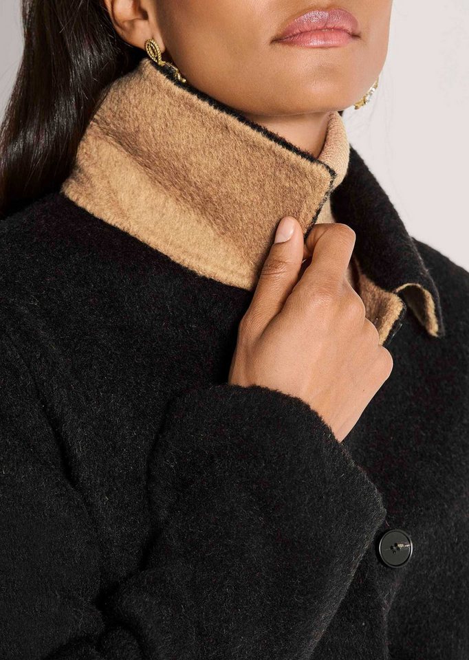 MADELEINE Outdoorjacke Doubleface-Jacke in kastiger Form Lässiger Einreiher mit klassischem Hemdkragen Bild 3