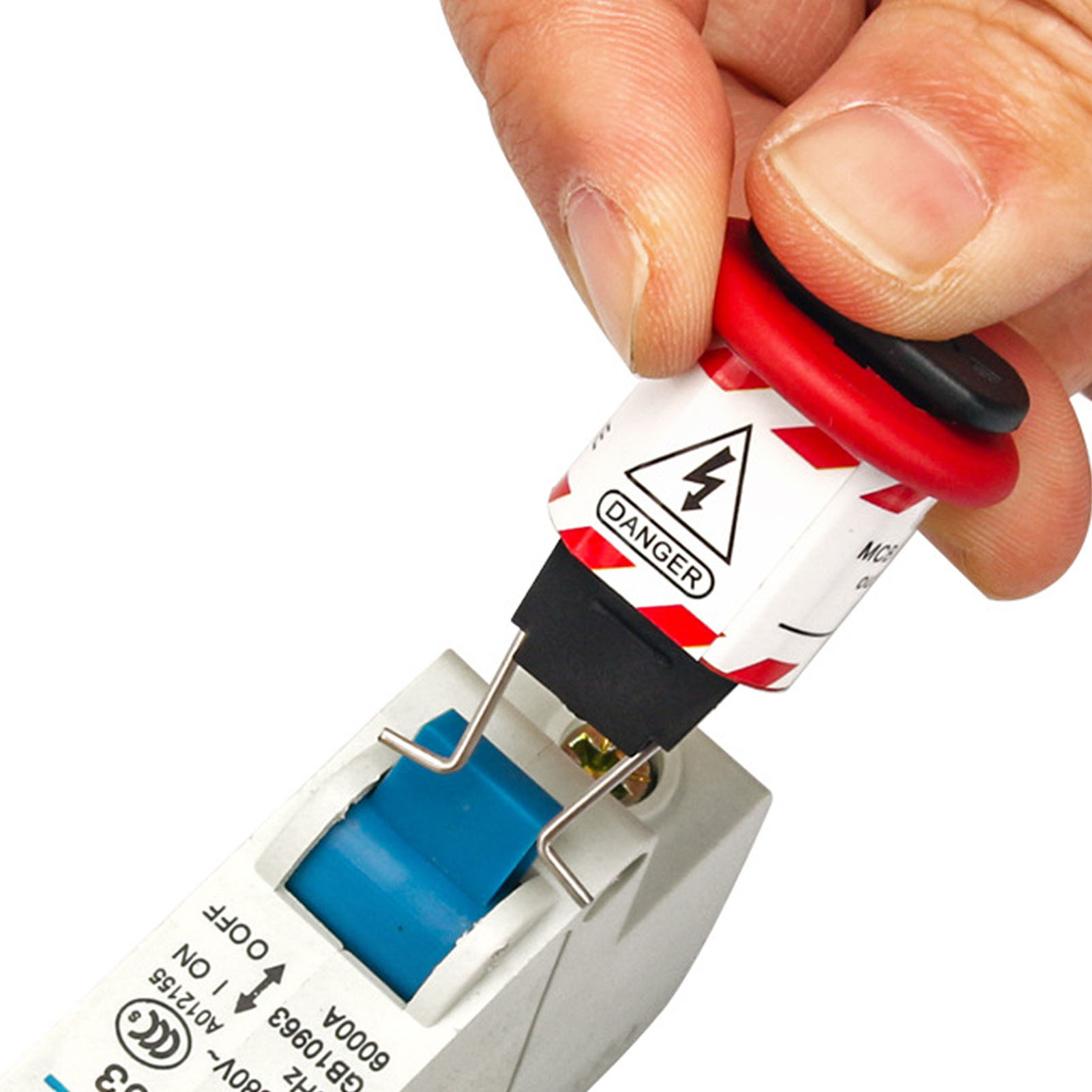 Fünf Miniatur-leistungsschalter Mit Nach Außen Gerichteten Stiften Zum Abschalten Und Warten Von Industriellen Elektrischen Anlagen.