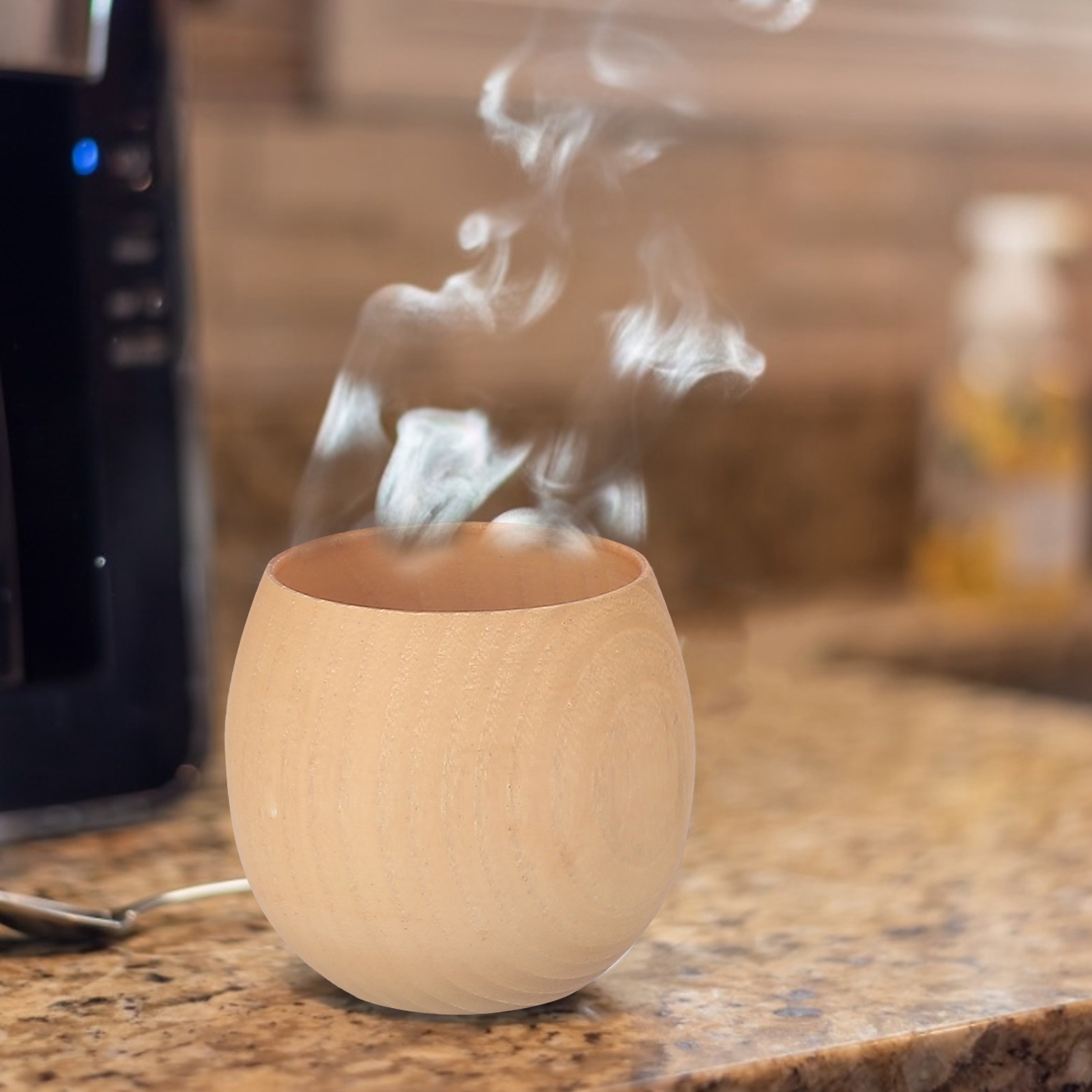 Ein Set Japanischer Teetassen Und -schalen Aus Jujube-holz Für Den Heimgebrauch, Bestehend Aus Einer Großen, Hellen Tasse Und Einer Kleineren Tasse Sowie Einem Löffel Und Einem Pinsel.