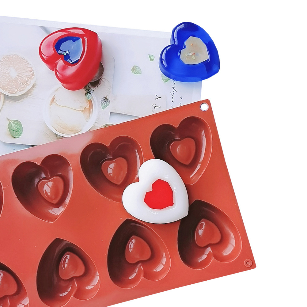Abbildung 1 Zeigt Eine Herzförmige Schokoladenkuchenform Mit 8 Mulden.