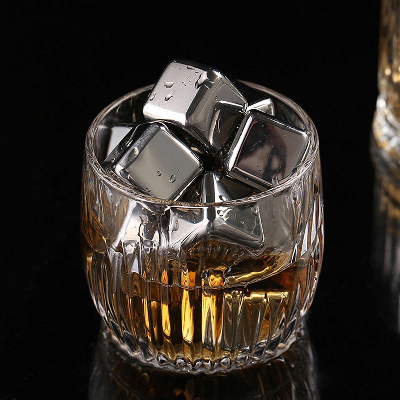 Eiswürfelbehälter Mit 4 Fächern Und Eiszange Zum Schnellen Einfrieren Von Eiswein, Gekühlten Eiswürfeln Und Eisblöcken.