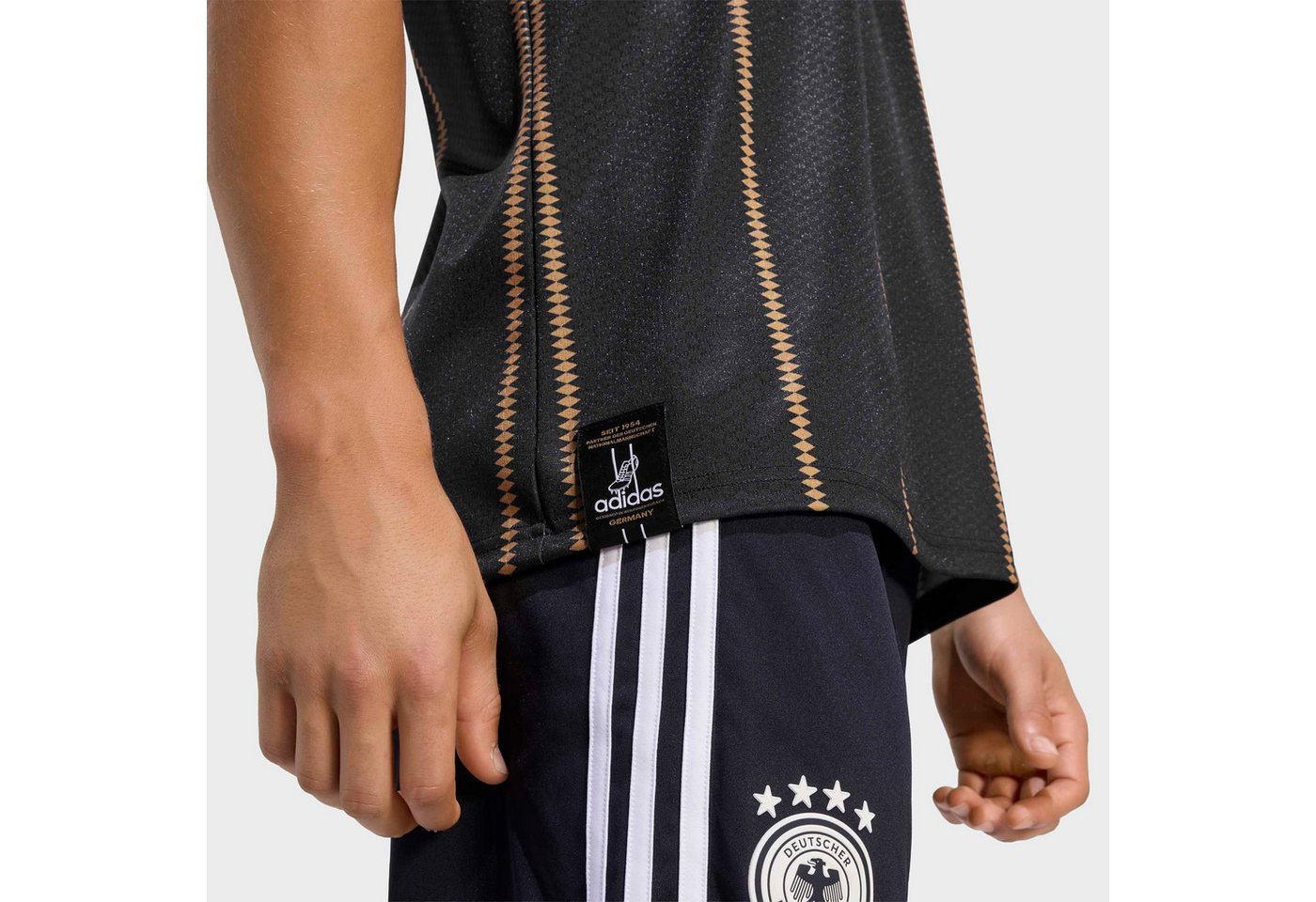 adidas Performance Fußballtrikot DEUTSCHLAND 26 AUSWEICHTRIKOT DFB, Vorbestellung: Versand erfolgt frühestens zum 05.10.2026 Bild 2
