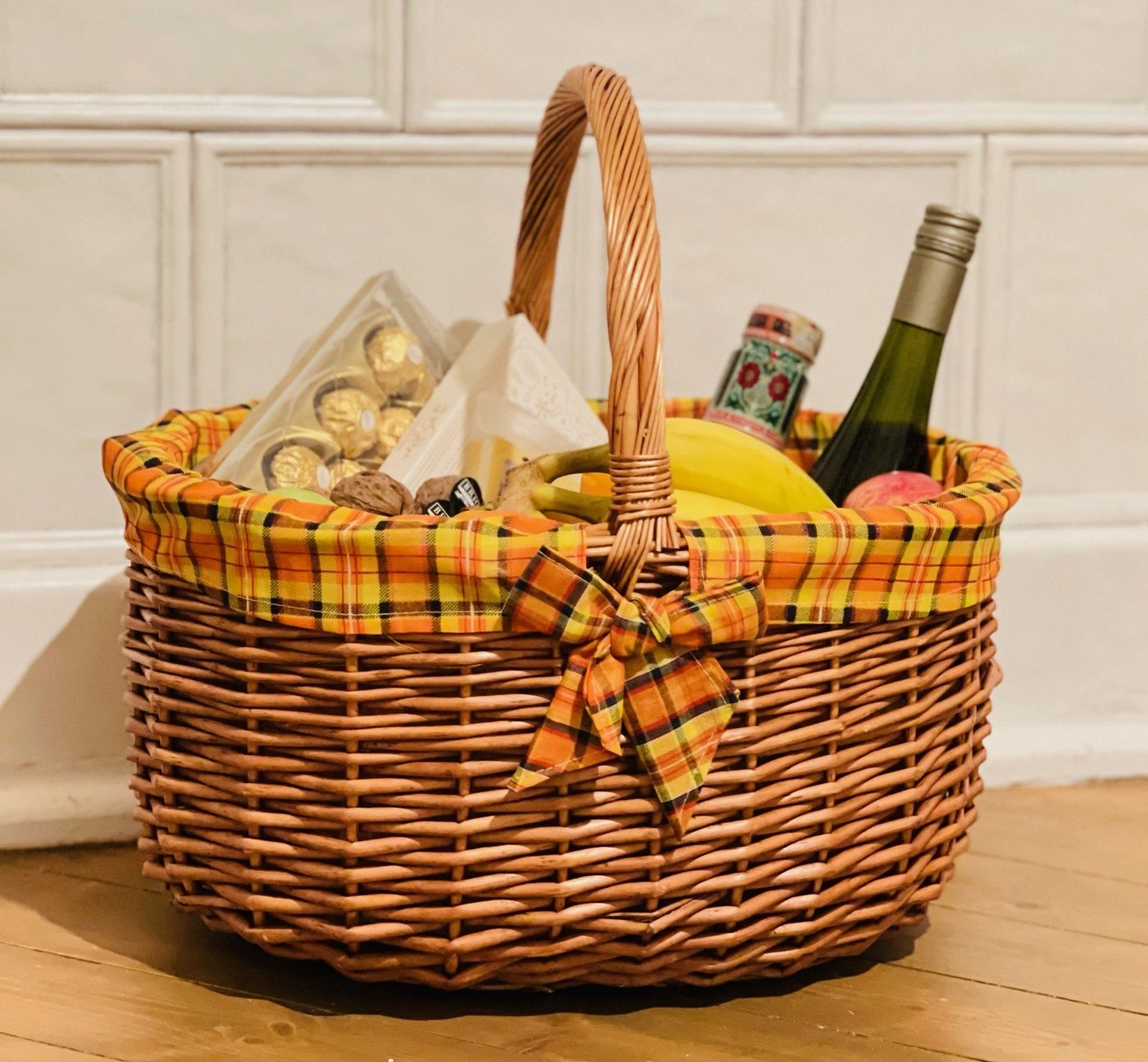 Dekoleidenschaft Einkaufskorb "Karo" aus Weide, großer Bügelkorb, Weidenkorb, Picknickkorb, mit karierter Textileinlage in 2 Varianten, Autokorb, Tragekorb Bild 4