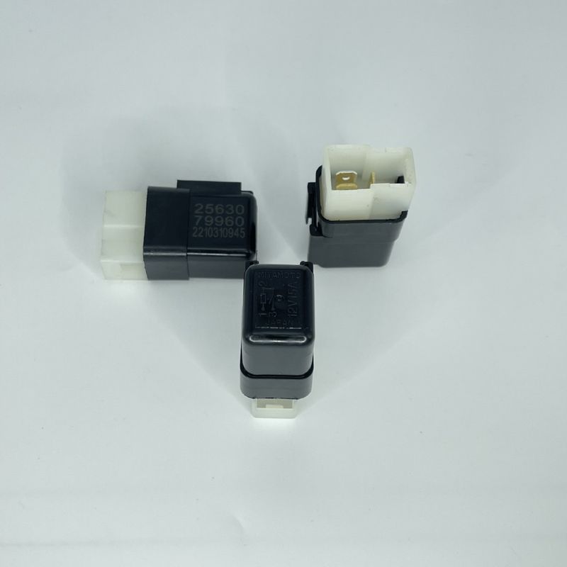 Nagelneues Nissan-autohupenrelais 2563079960