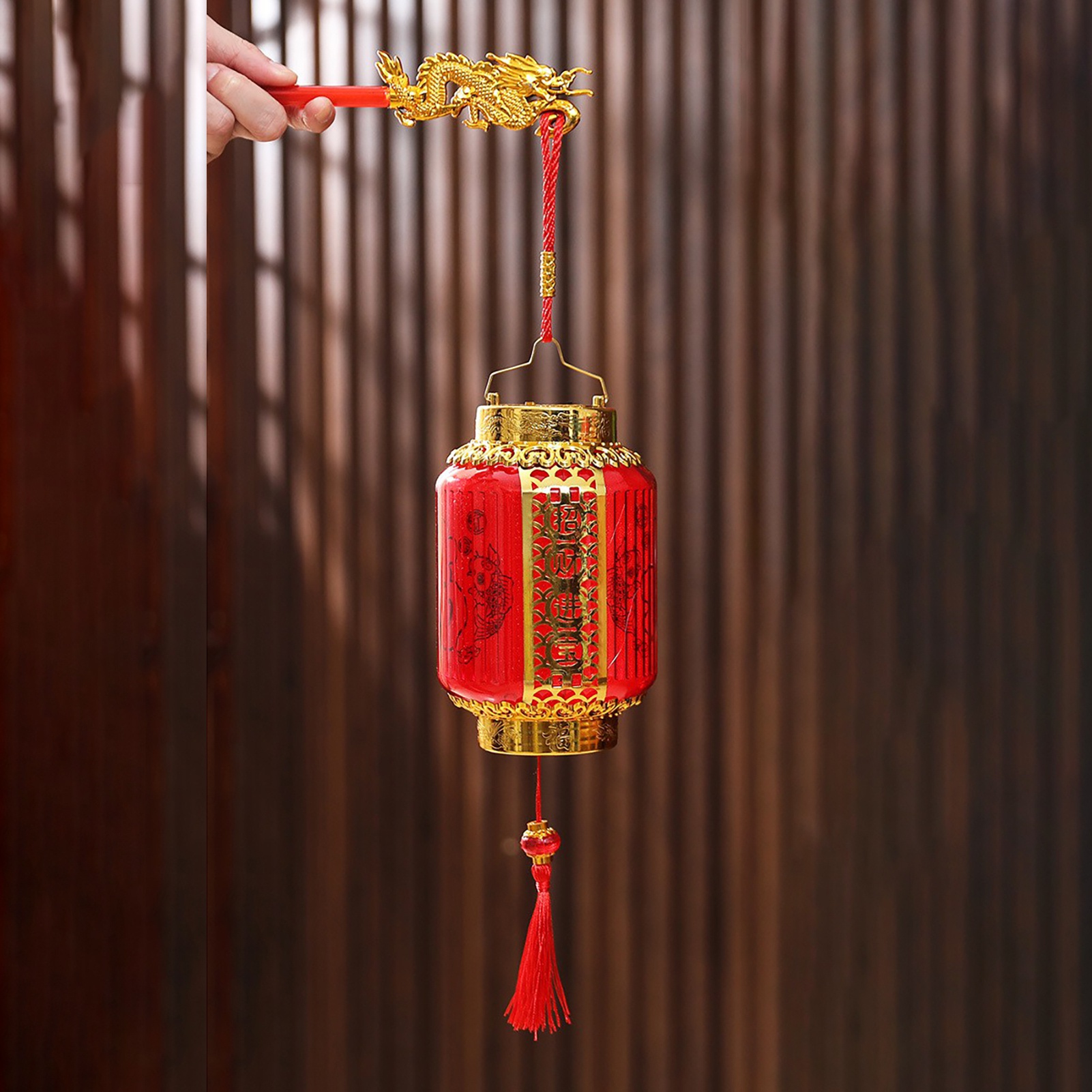 Chinesische Musiklaterne Mit Musikprojektion, Stange Und Batterien, Ideal Zur Dekoration Des Traditionellen Neujahrs- Und Frühlingsfestes.