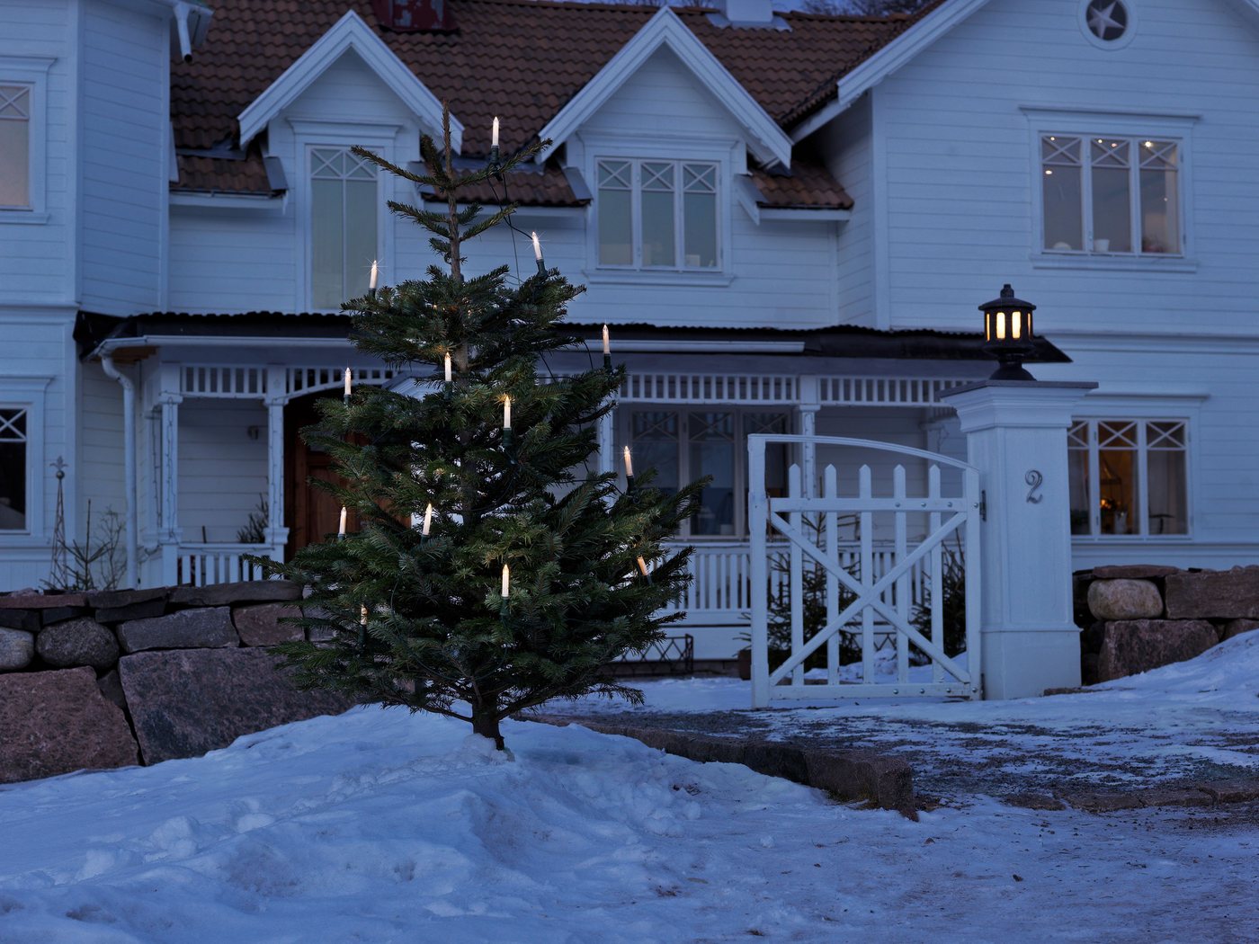 KONSTSMIDE Christbaumkerzen, 16-flammig, Baumkette, Schaftkerzen, teilbarer Stecker, 16 klare Birnen Bild 2