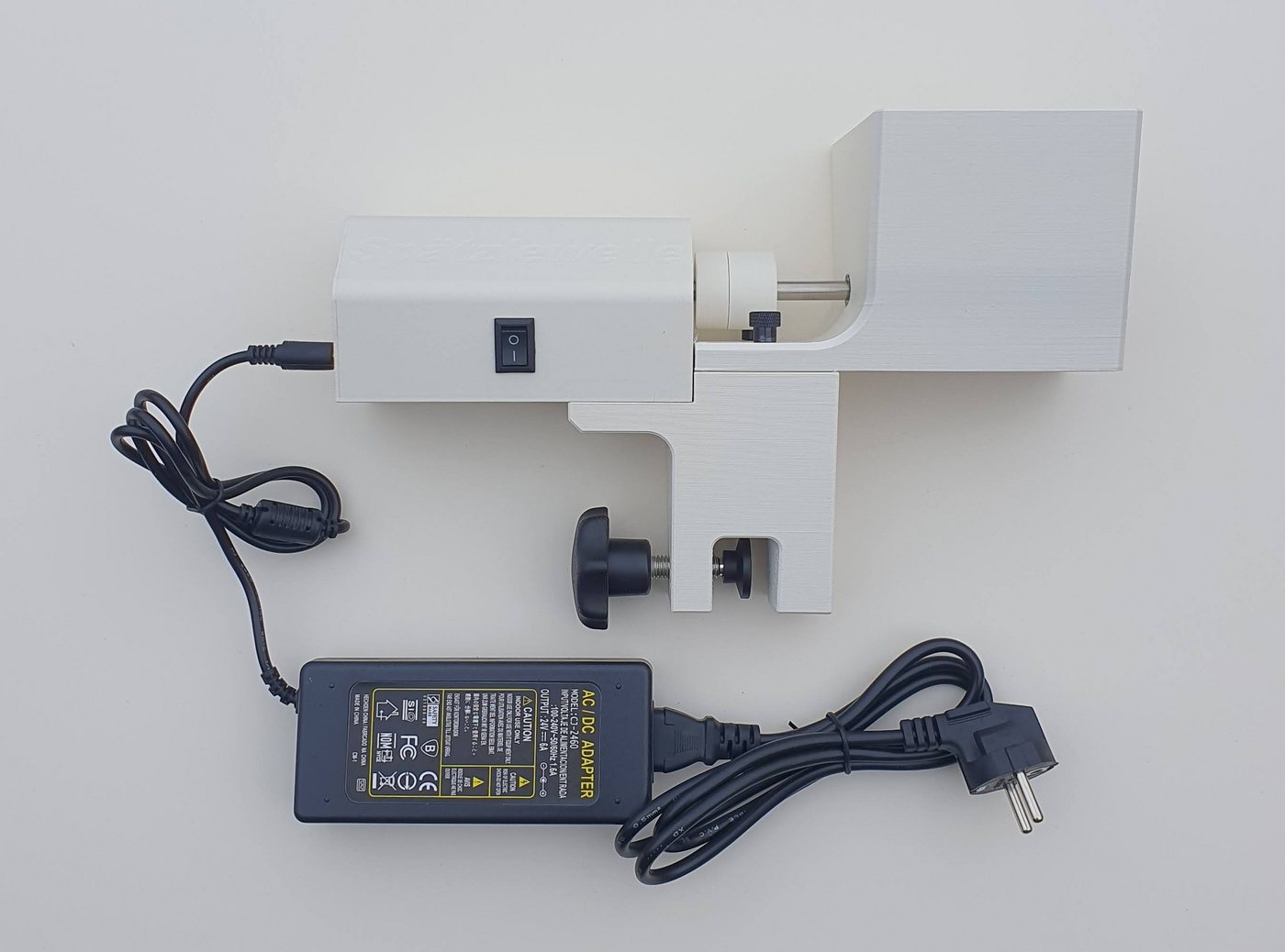 Spätzlewelle Spätzlepresse elektrische Spätzlemaschine, Kunststoff, Trichter und Walze spülmaschinenfest, Halterung hitzebeständig
