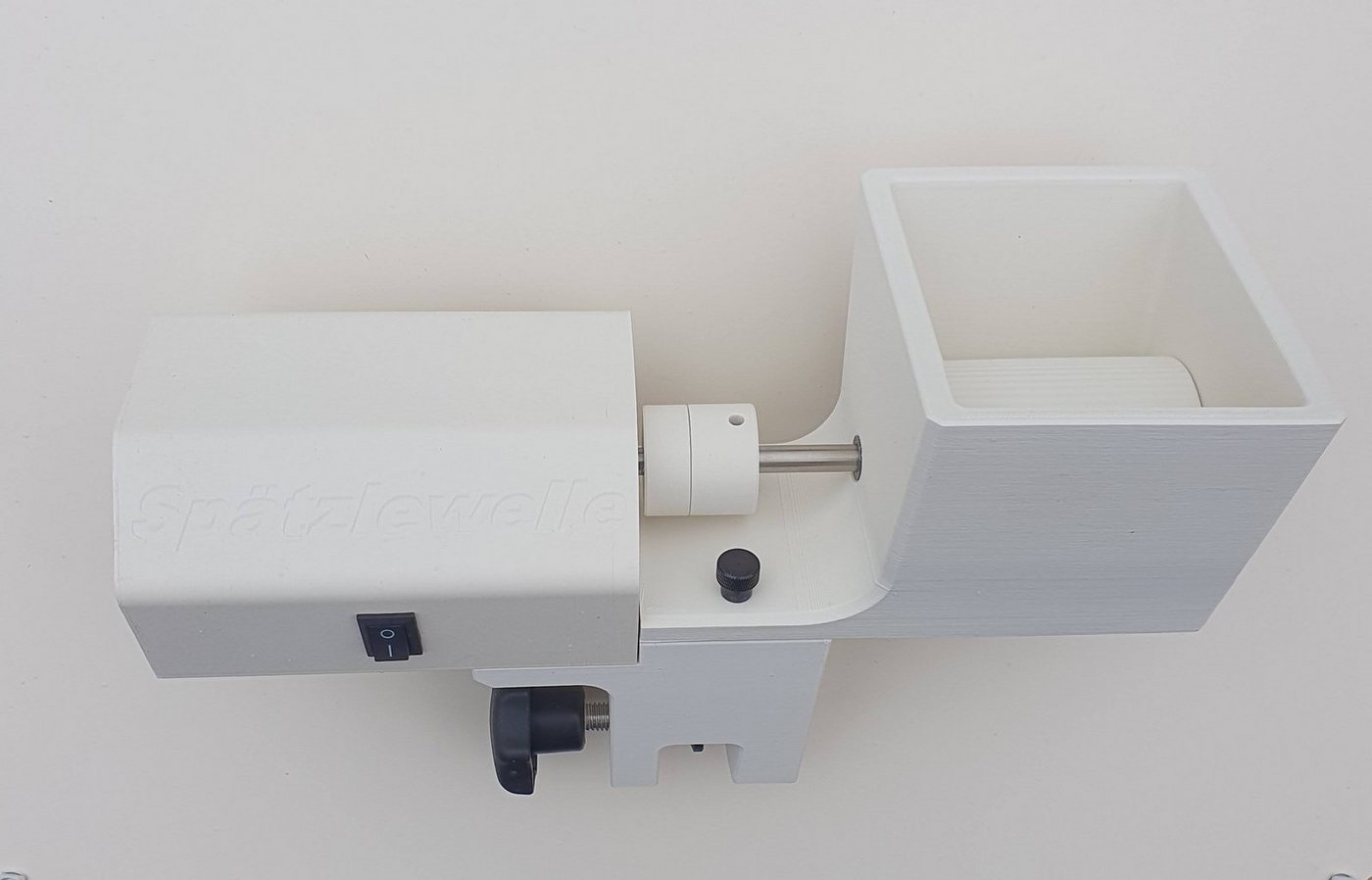 Spätzlewelle Spätzlepresse elektrische Spätzlemaschine, Kunststoff, Trichter und Walze spülmaschinenfest, Halterung hitzebeständig Bild 2
