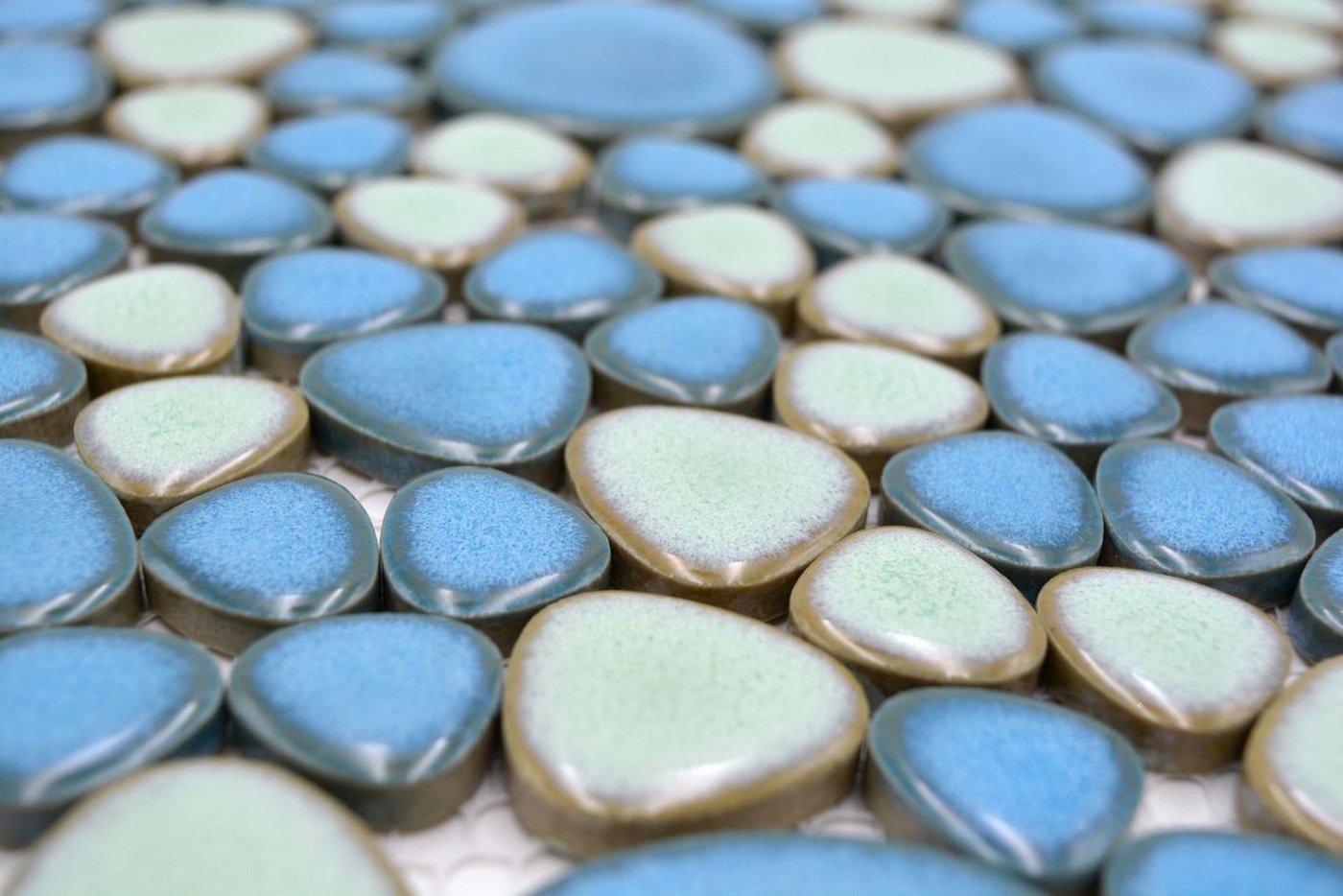Mosani Mosaikfliesen Kieselmosaik Pebbles Keramikdrops türkisgrün hellblau Dusche